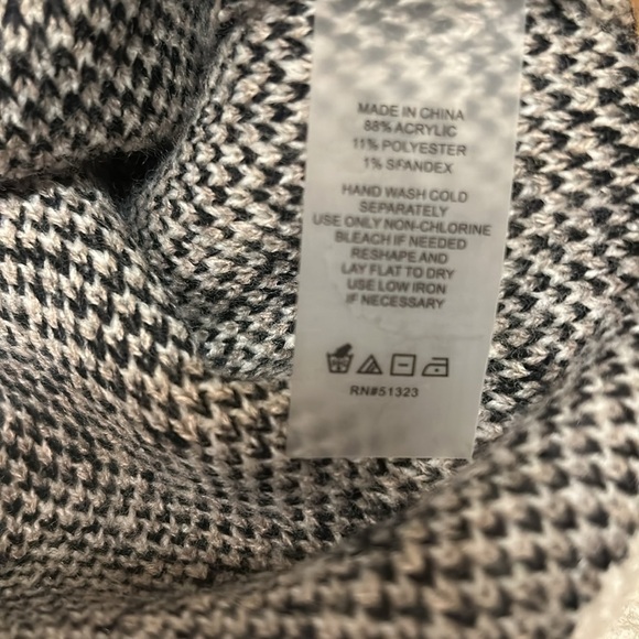 VINCE  CAMUTO Crew Neck PulloverLeopard Print Long Sleeve Sweater Women’s Medium - Picture 8 of 8